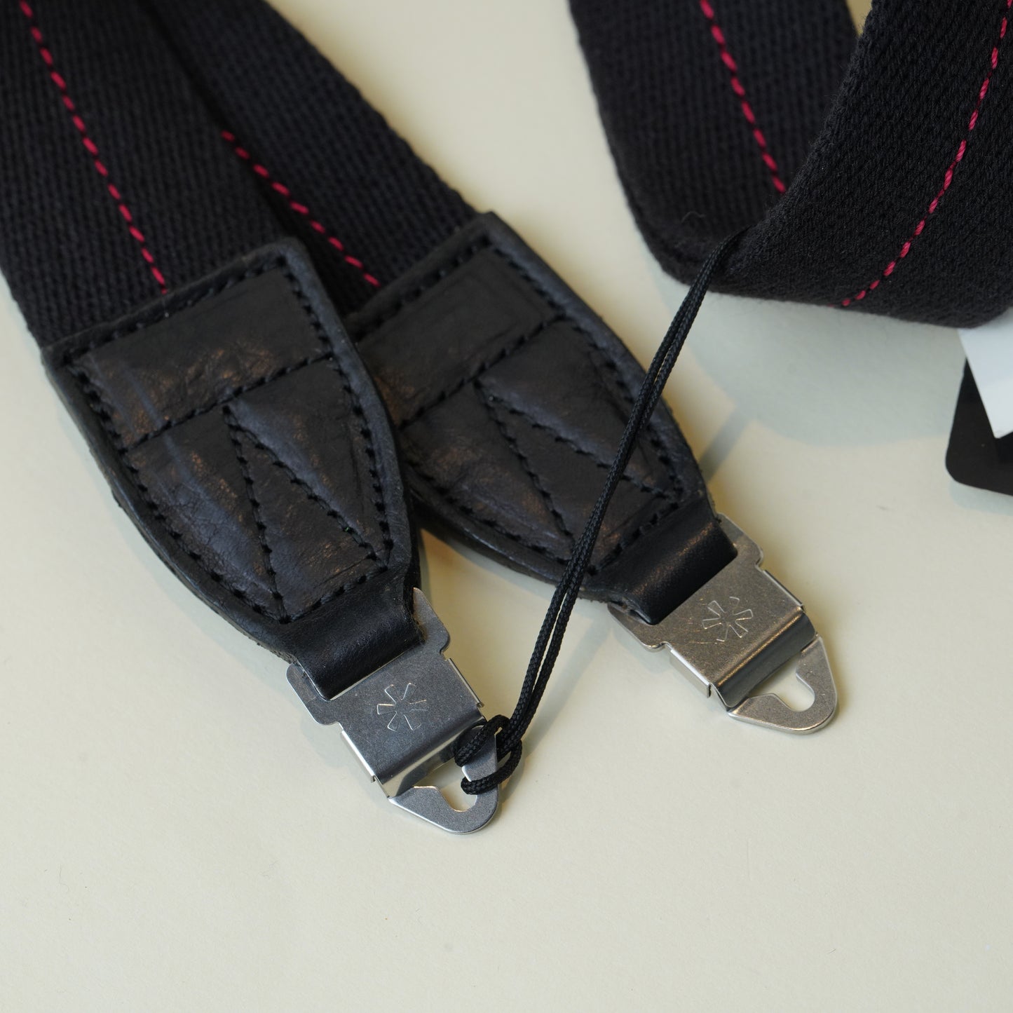 Artisan & Artist ACAM-505 Adjustable Camera Strap